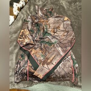 Under Armour women’s Camouflage turtleneck with scent control